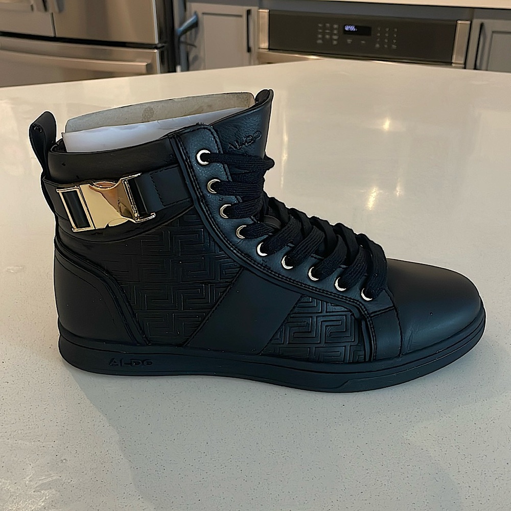 Black Aldo Men’s boot with gold buckle